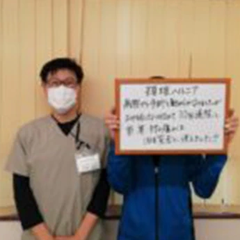 患者さんと施術スタッフの写真07